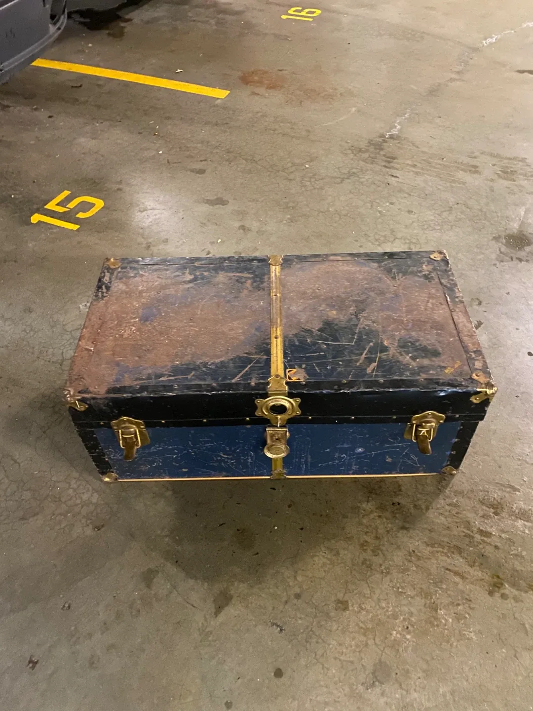 Antique Steamer Trunk/chest