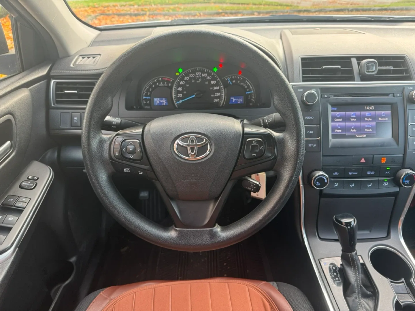 2015 Toyota Camry LE image indicator(6)