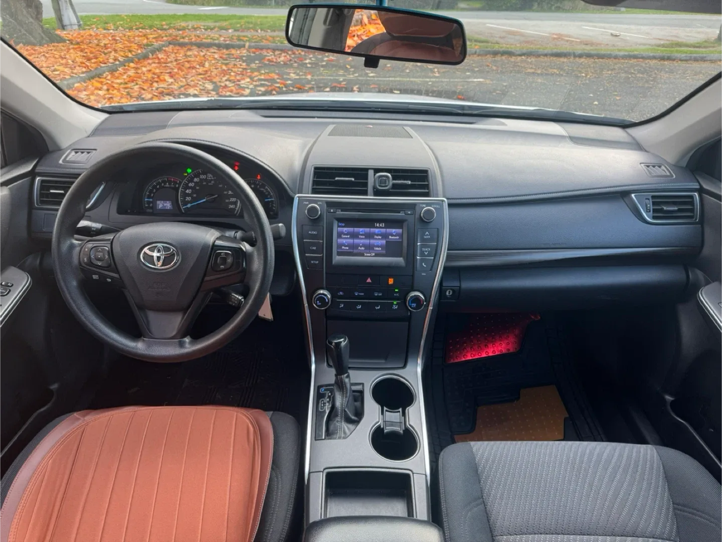 2015 Toyota Camry LE image indicator(5)