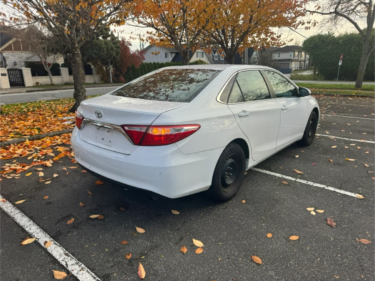 2015 Toyota Camry LE image indicator(2)