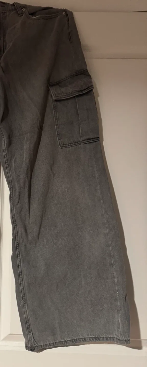 GAP Denim High Rise Wide Leg Cargo Pants - Size 16 image indicator(3)