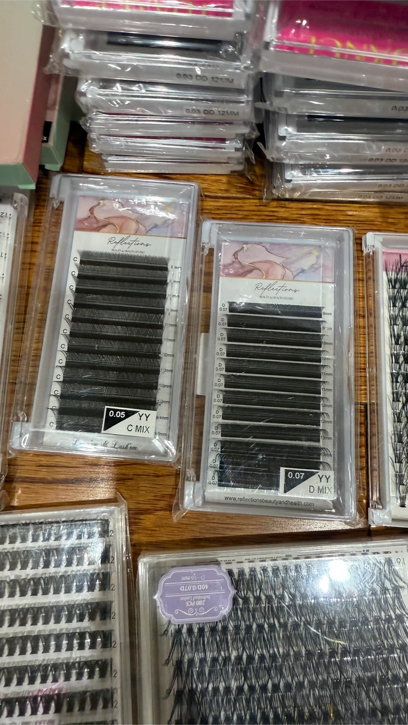Variety of Eyelashes and Nail Sets - photo 2