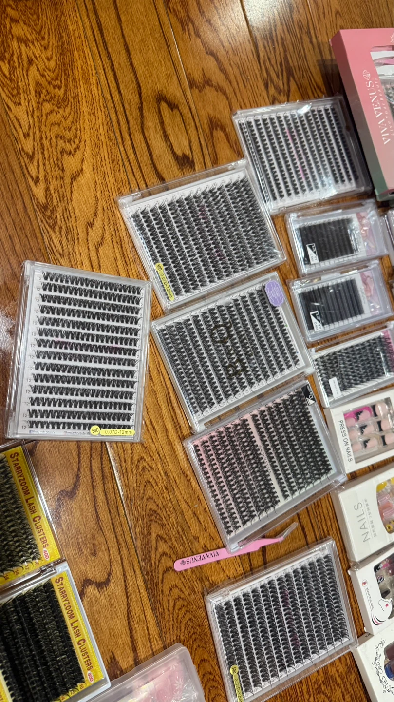 Variety of Eyelashes and Nail Sets - photo 3