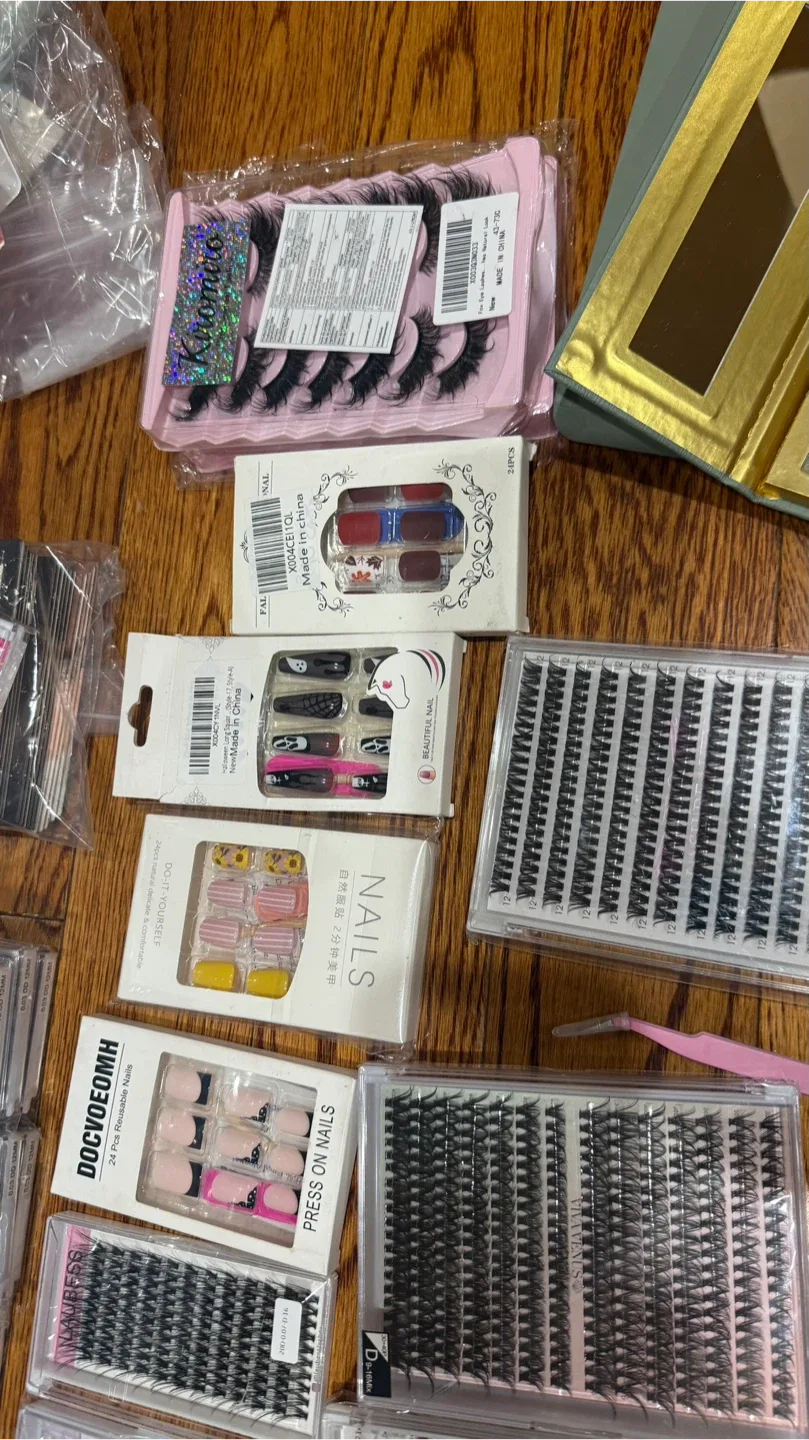 Variety of Eyelashes and Nail Sets image indicator(8)