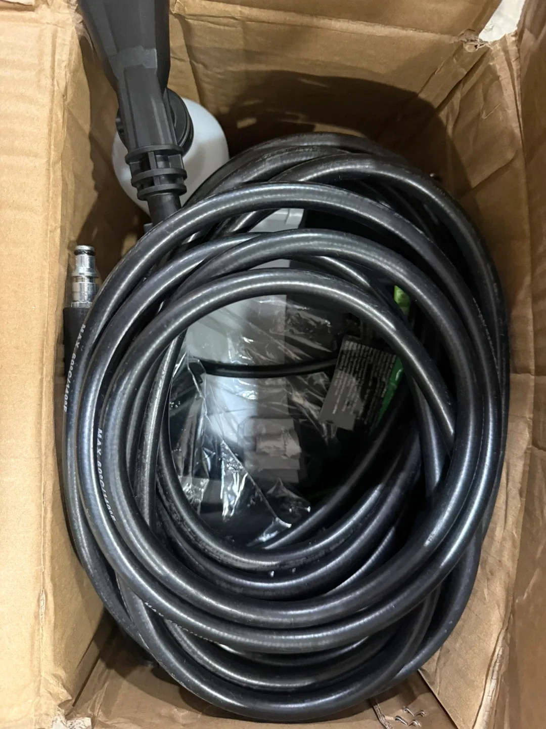 1600W Heavy Duty Pressure Washer - Like New! image indicator(2)