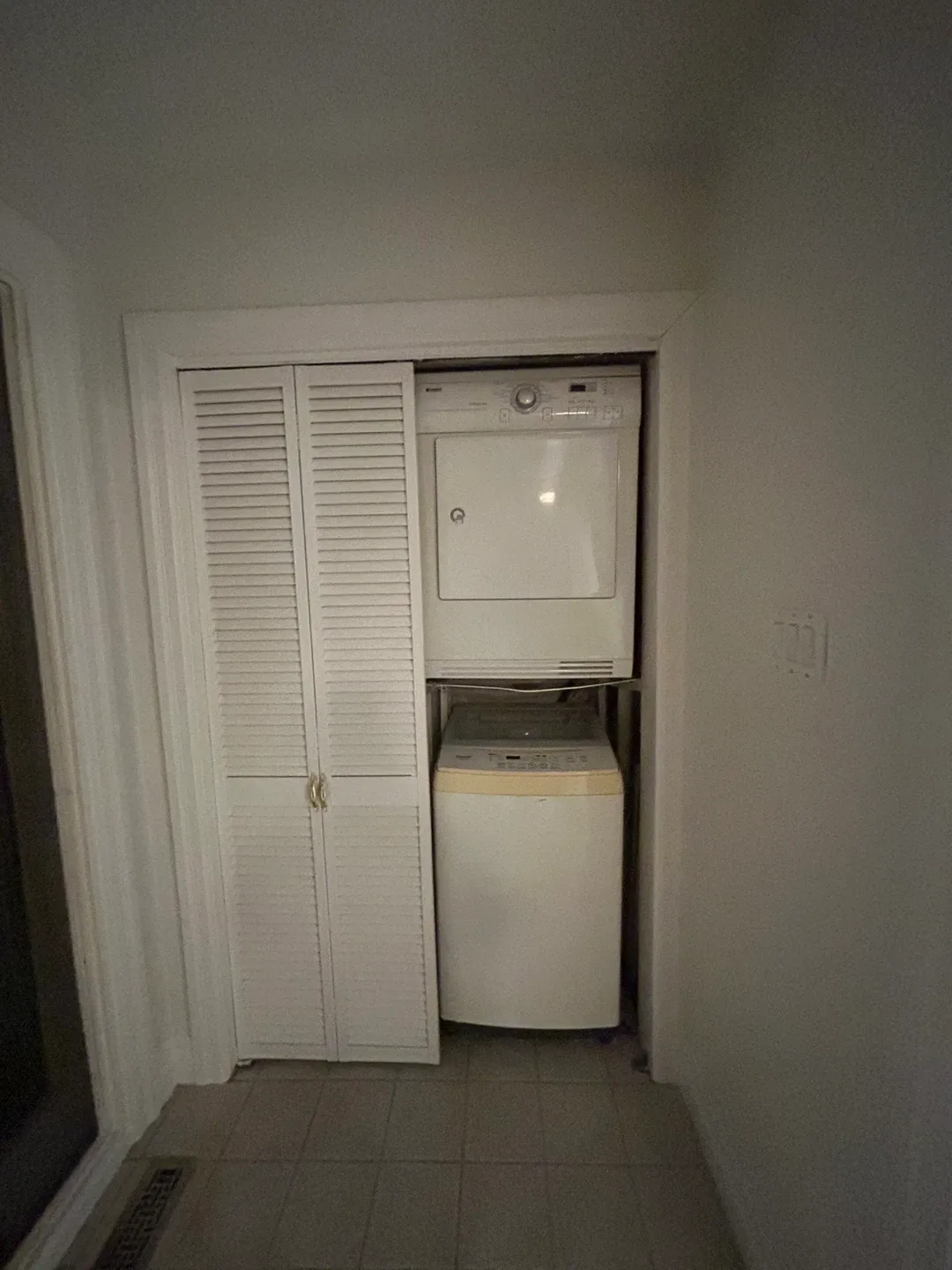 ROOM FOR RENT image indicator(7)