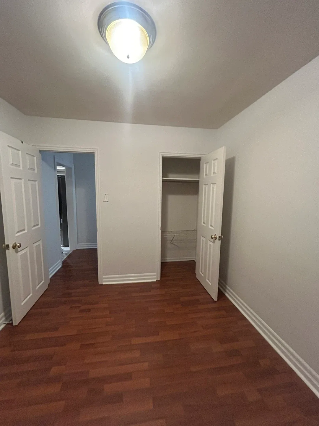 ROOM FOR RENT image indicator(5)