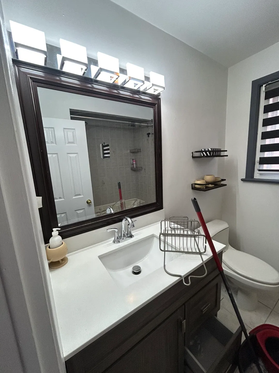 ROOM FOR RENT image indicator(9)