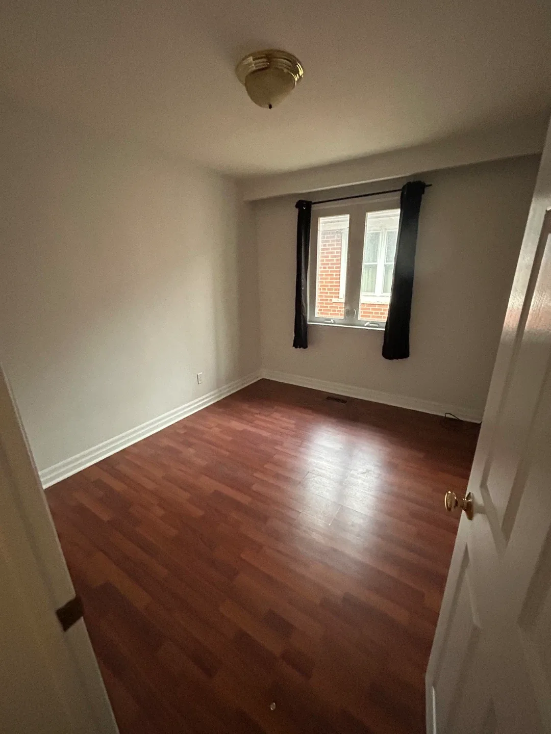 ROOM FOR RENT image indicator(2)