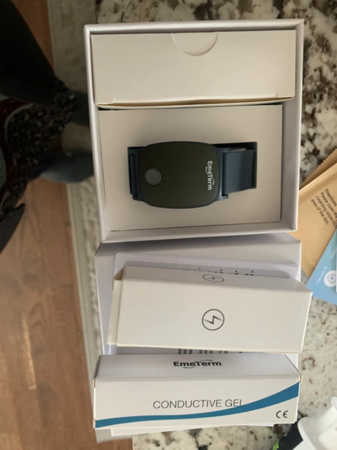 EmeTerm Explore Anti-Nausea Wristband - Like New! image indicator(3)