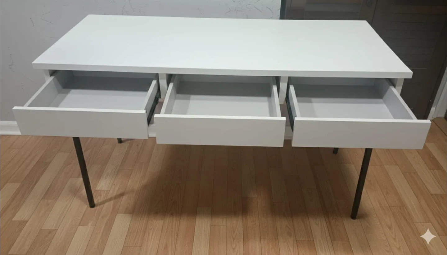 White Desk with Drawers image indicator(3)