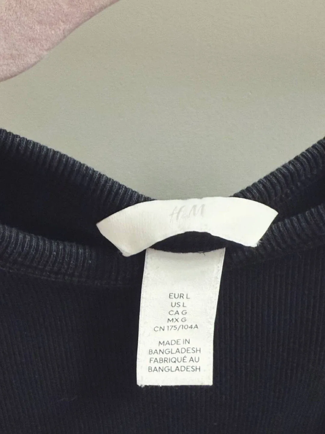 H&M Black Ribbed Crop Top – Size L image indicator(2)