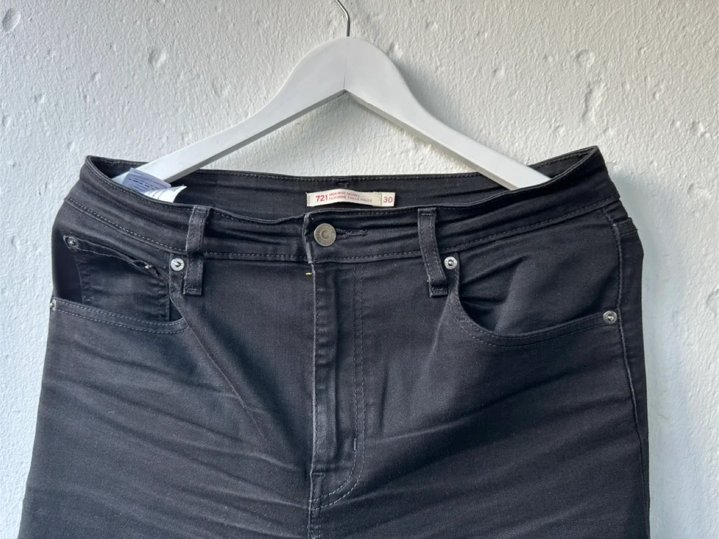 Levi's 721 High Rise Skinny Jeans - Size 30 image indicator(2)