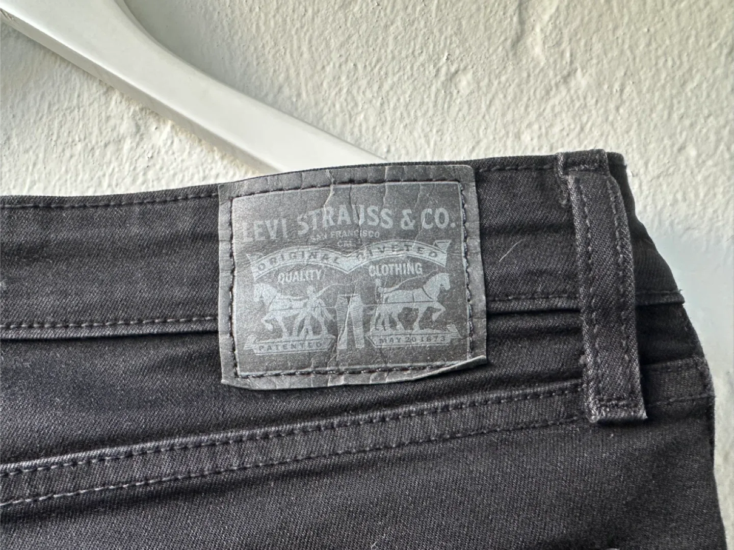 Levi's 721 High Rise Skinny Jeans - Size 30 image indicator(5)