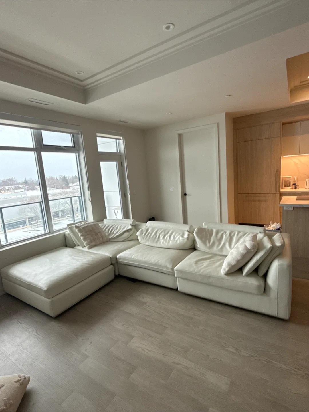 White Sectional Sofa image indicator(2)