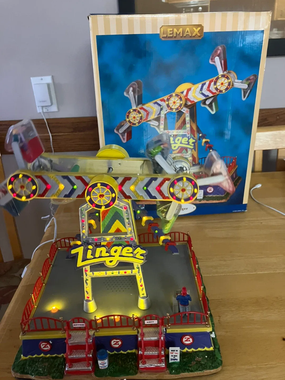 Lemax Zinger Animated Carnival Ride image indicator(2)