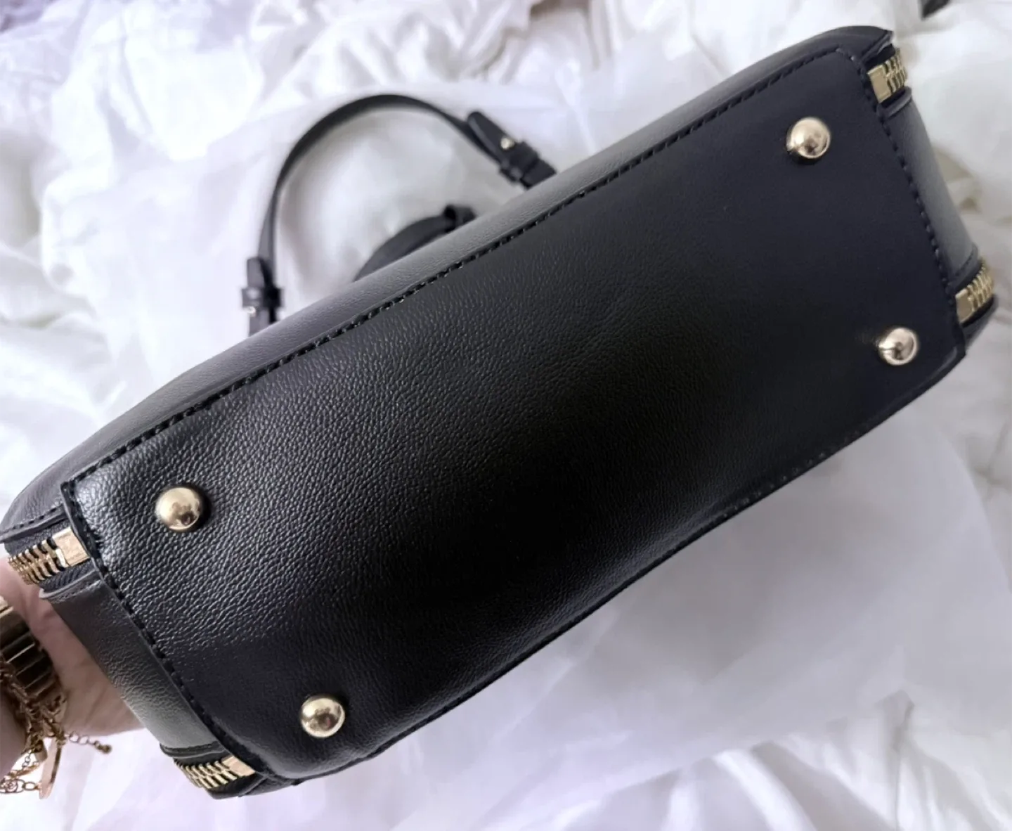 INZI Black Handbag NWT image indicator(6)