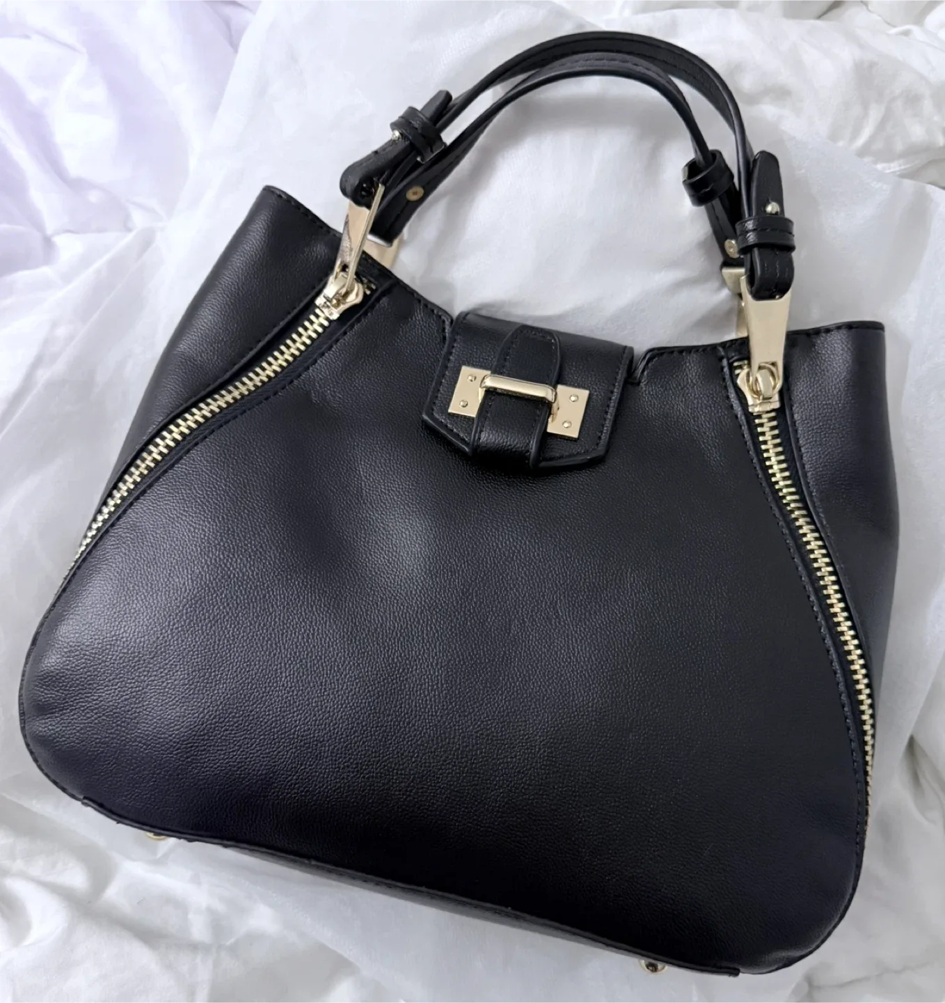INZI Black Handbag NWT image indicator(2)