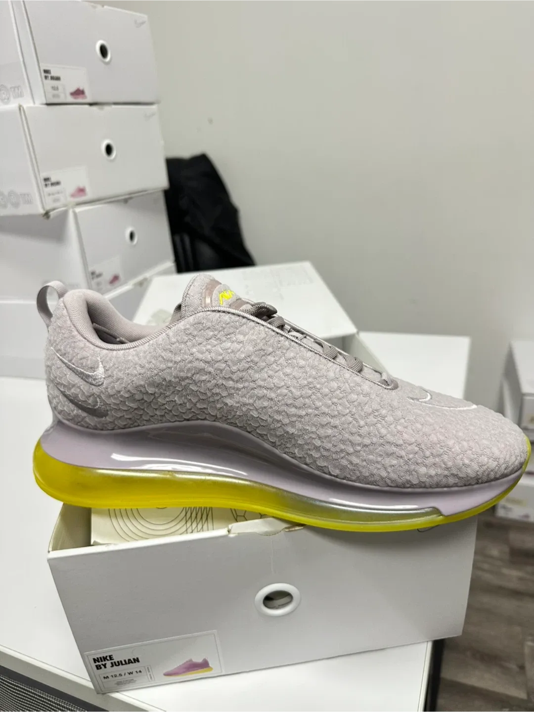 Nike Air Max 720 By Julian, Size 12.5 image indicator(2)