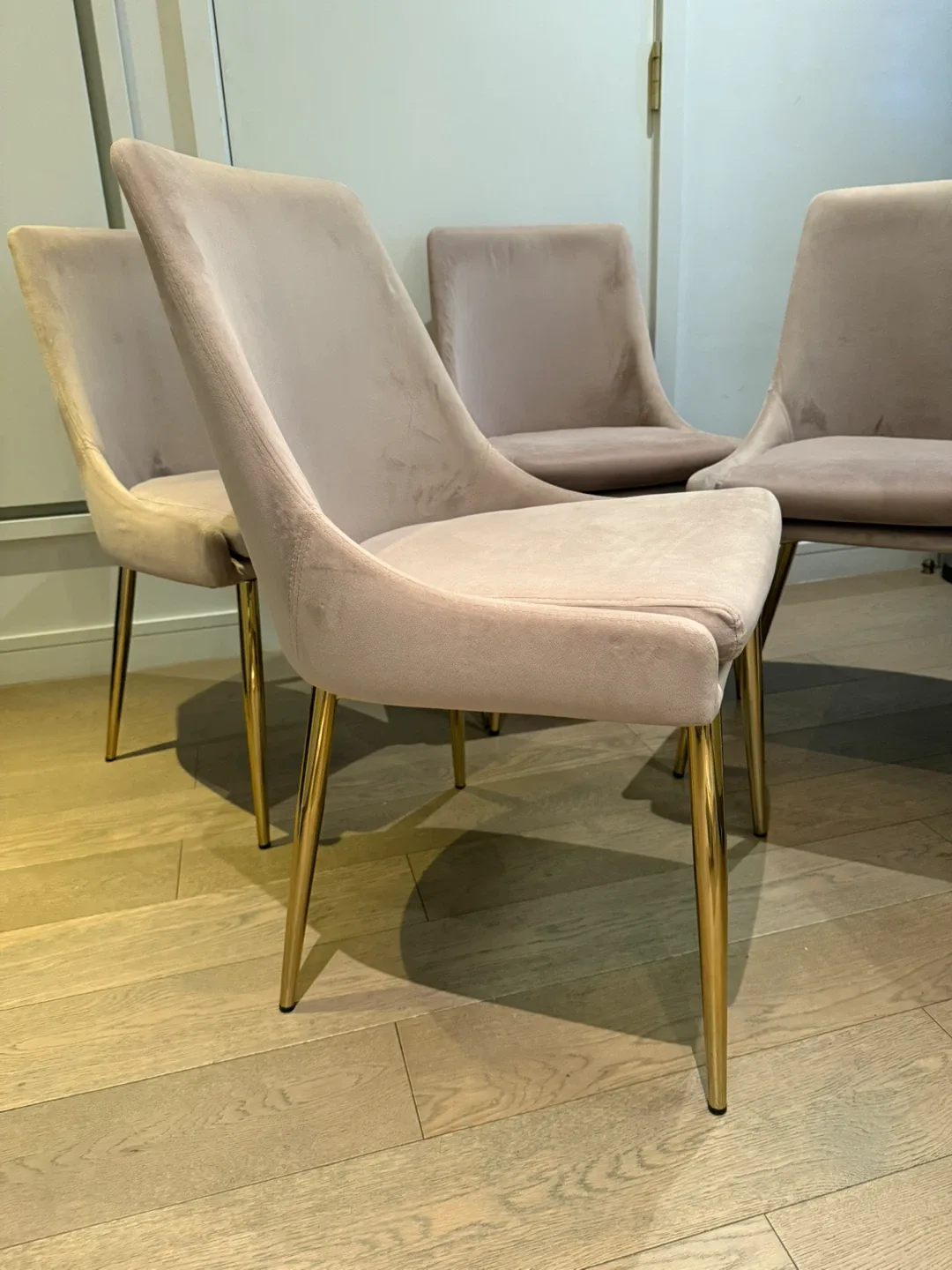 Set of 4 Pink Velvet Dining Chairs Meridian Furniture - Karina image indicator(2)