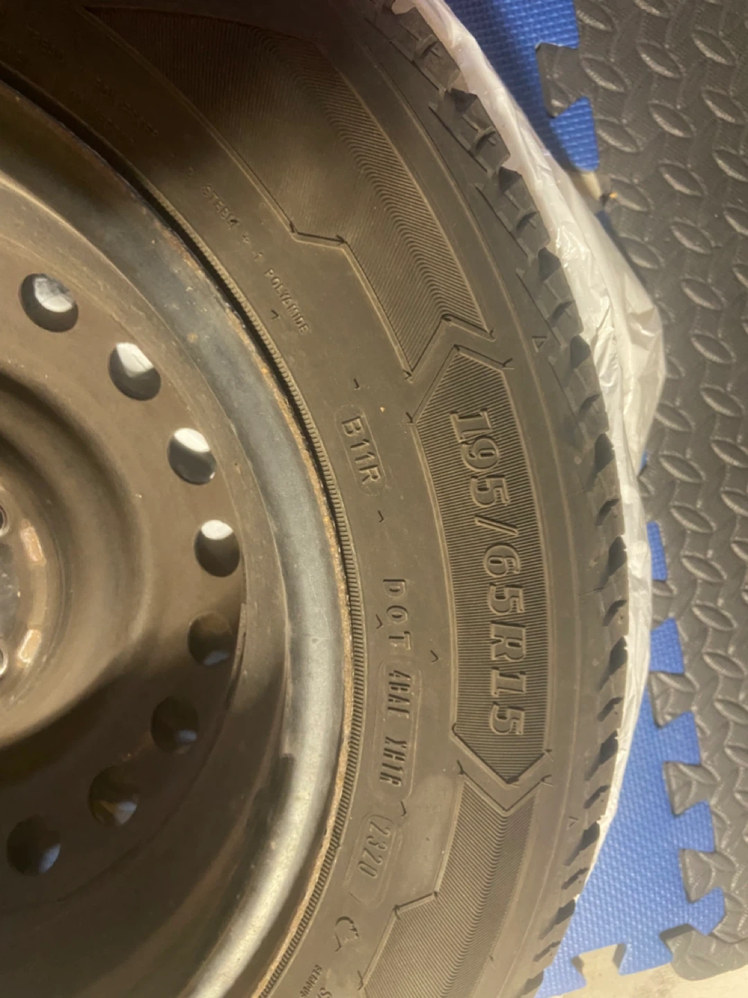 Goodyear WinterCommand 195/65R15 Tire - photo 2