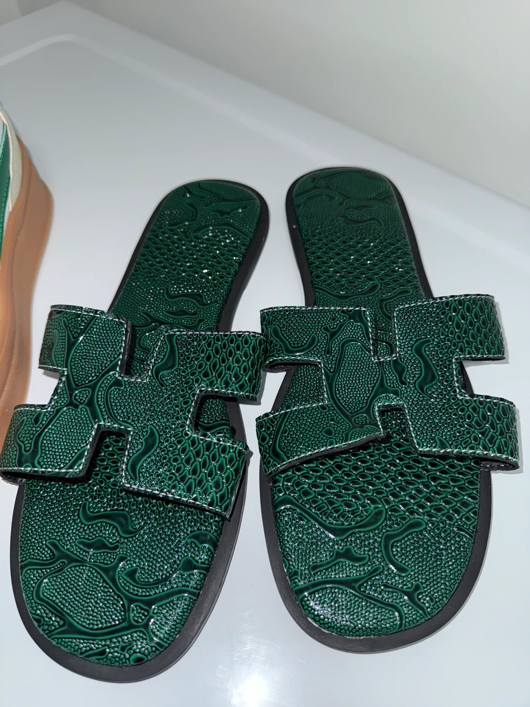 Beautiful Croc Slides. Size 7