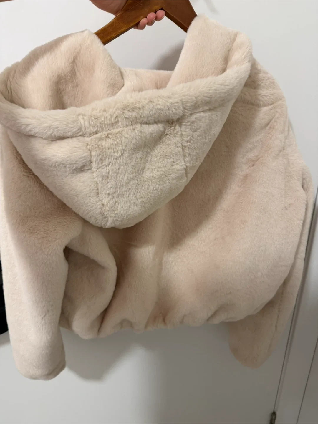 Zara Faux Fur cropped Hooded Jacket image indicator(3)