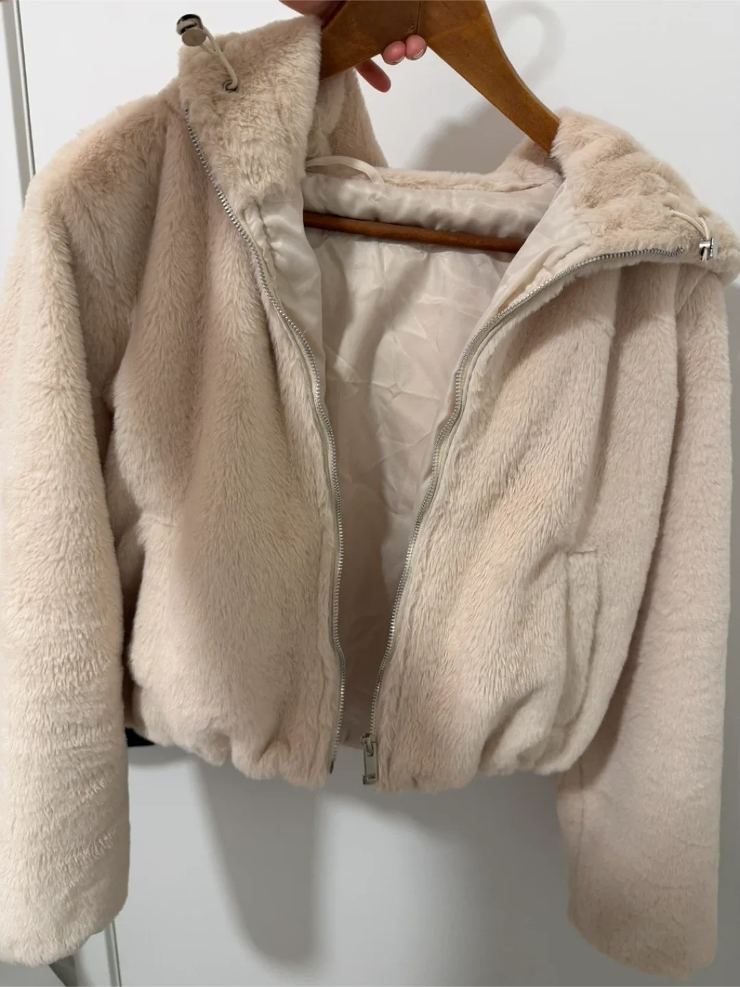 Zara Faux Fur cropped Hooded Jacket image indicator(2)