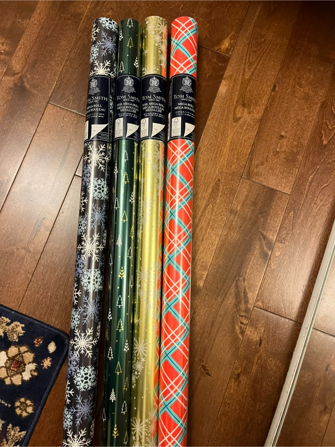 Tom Smith Mega Roll Wrapping Paper Set
