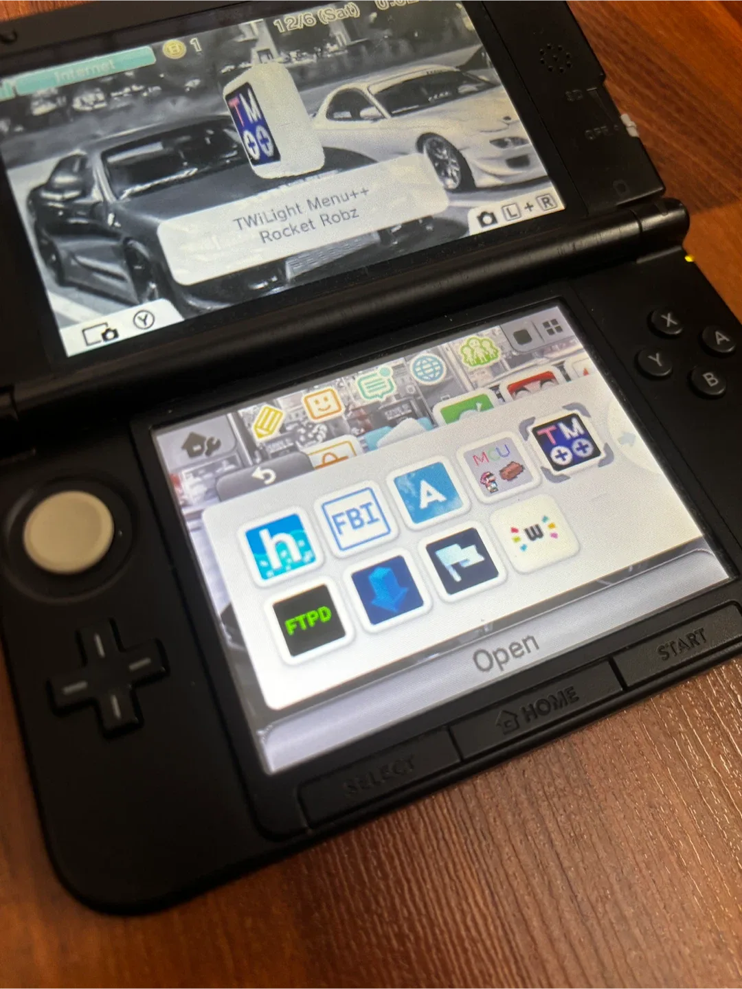 Nintendo 3DS LL Black Modded + 32GB SD image indicator(4)