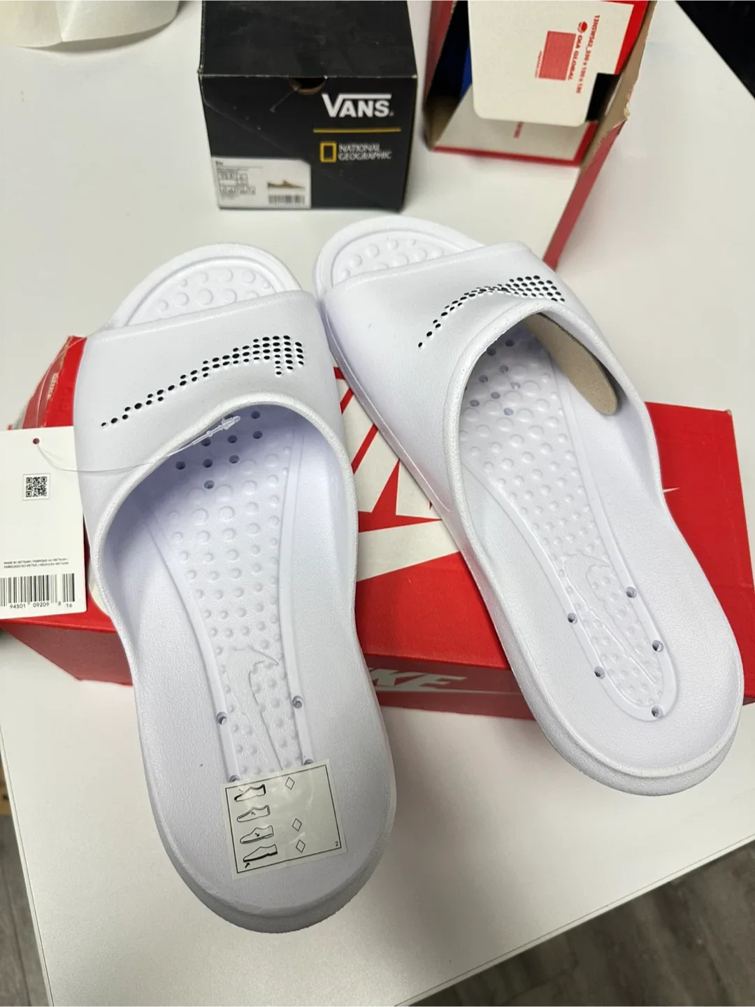 Nike Victori One Shower Slide White - Size 12 image indicator(2)