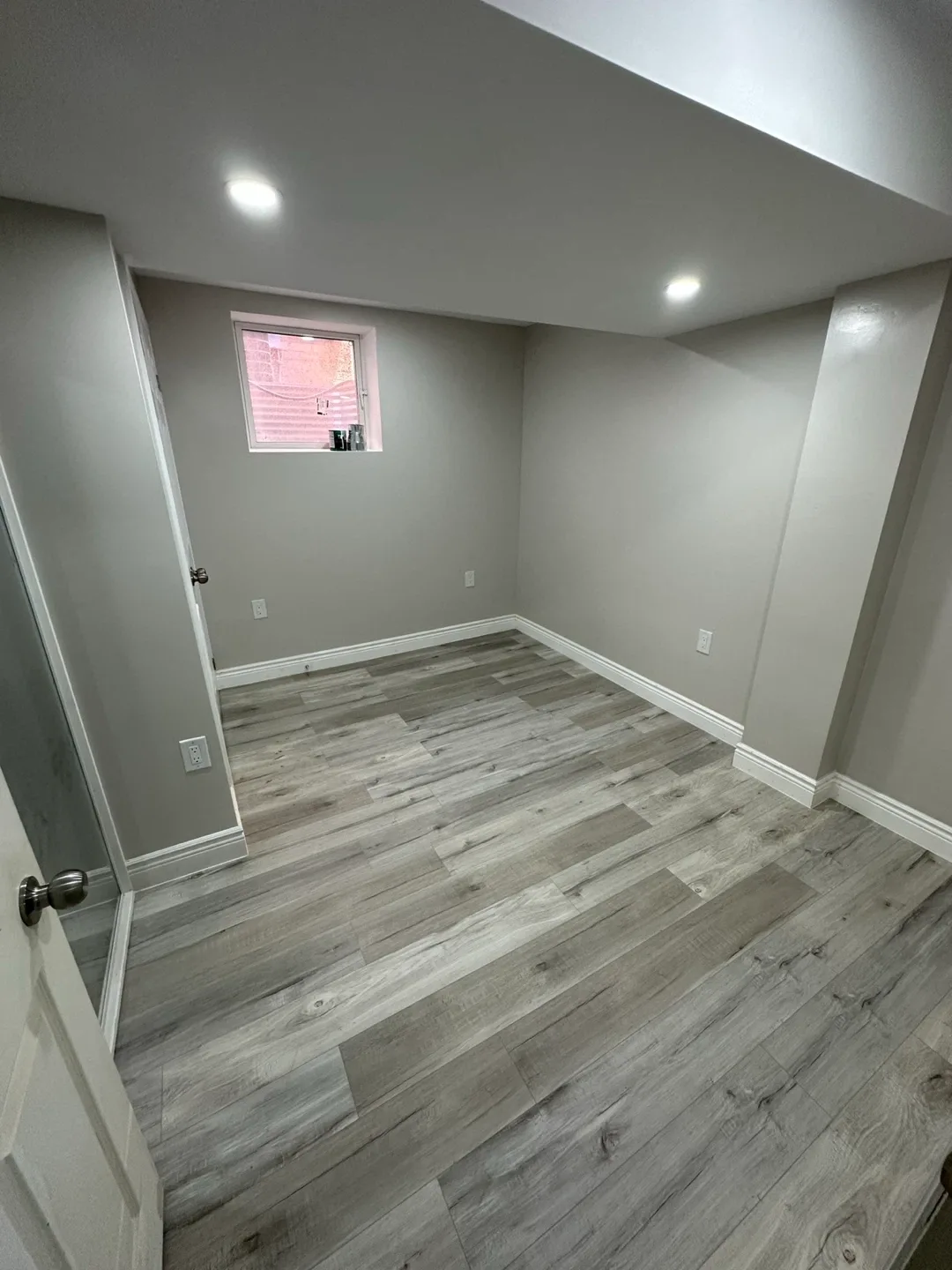 1 Bedroom 1 Bathroom Basement seperate enterance