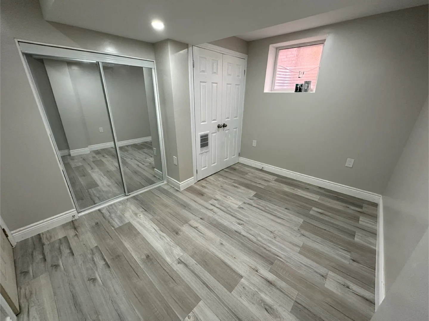 1 Bedroom 1 Bathroom Basement seperate enterance image indicator(2)