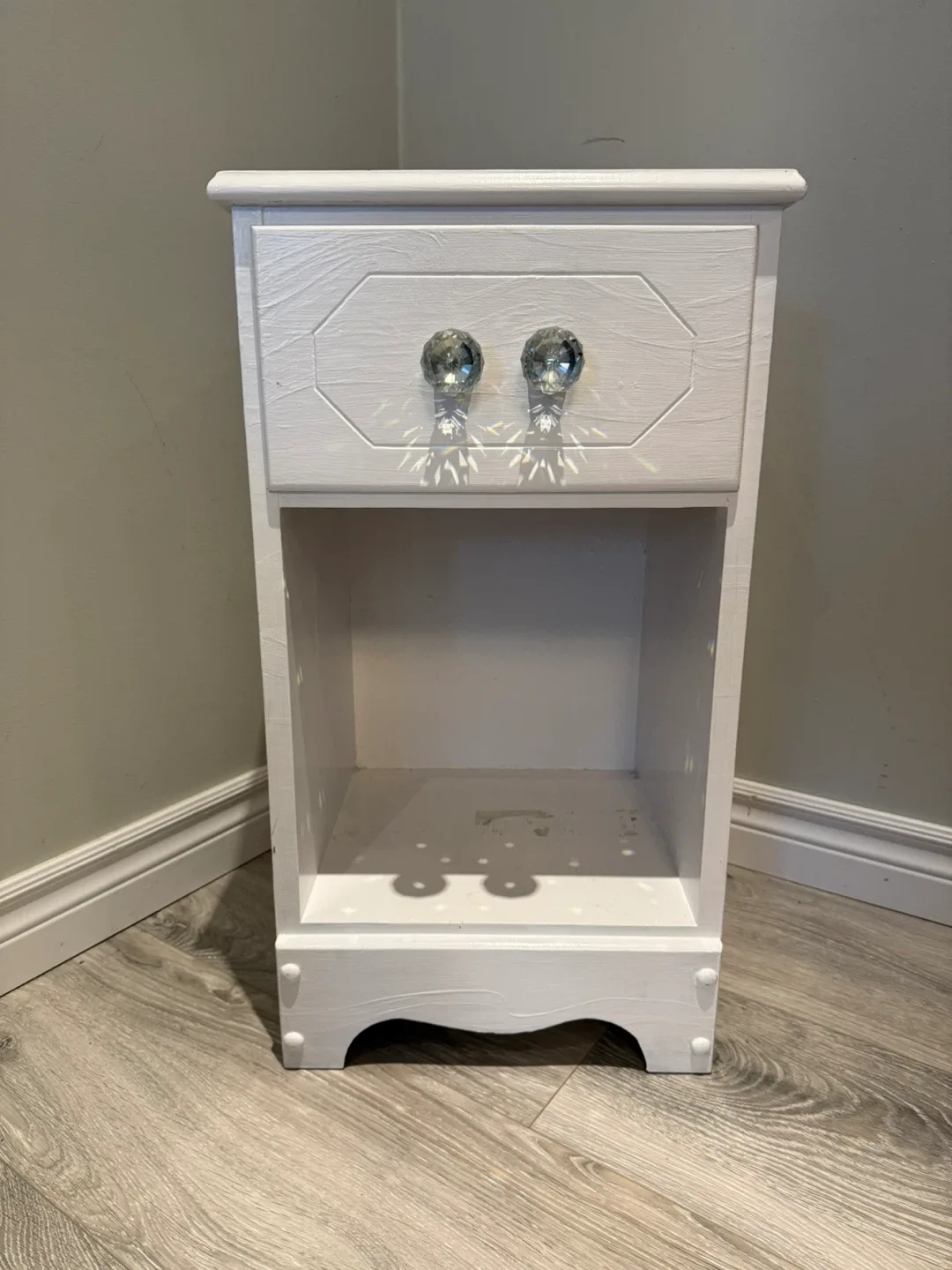 White Bedside Table with Crystal Knobs