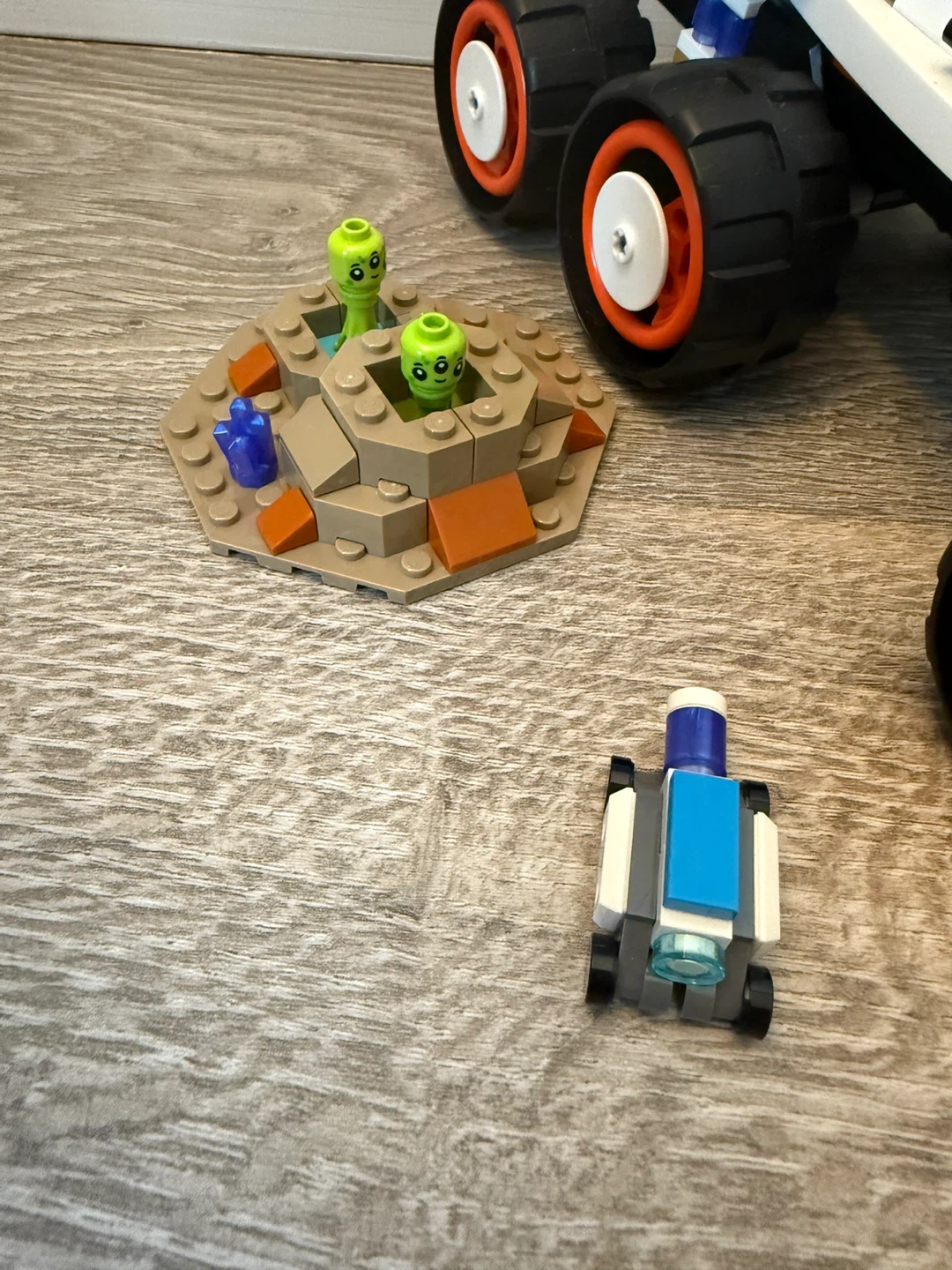 LEGO City Space Explorer Rover and Alien, 60431 - photo 2