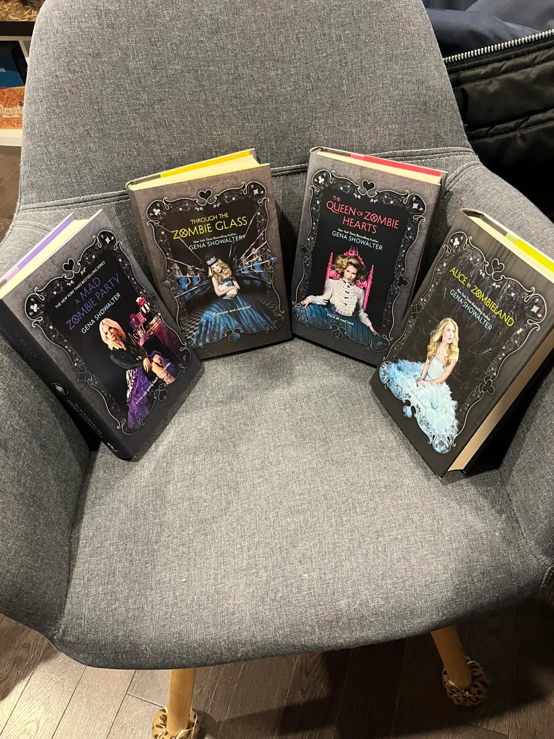 Books for sale image indicator(4)