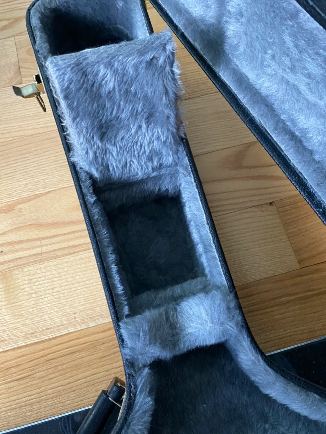 Guitar Hard Case - Made in Canada image indicator(5)