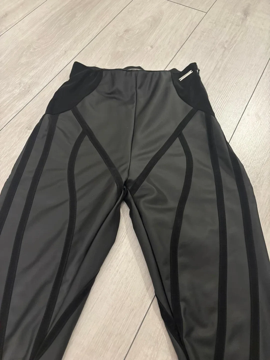 Manière De Voir Matte Leather Contour Leggings - Size 6 image indicator(3)