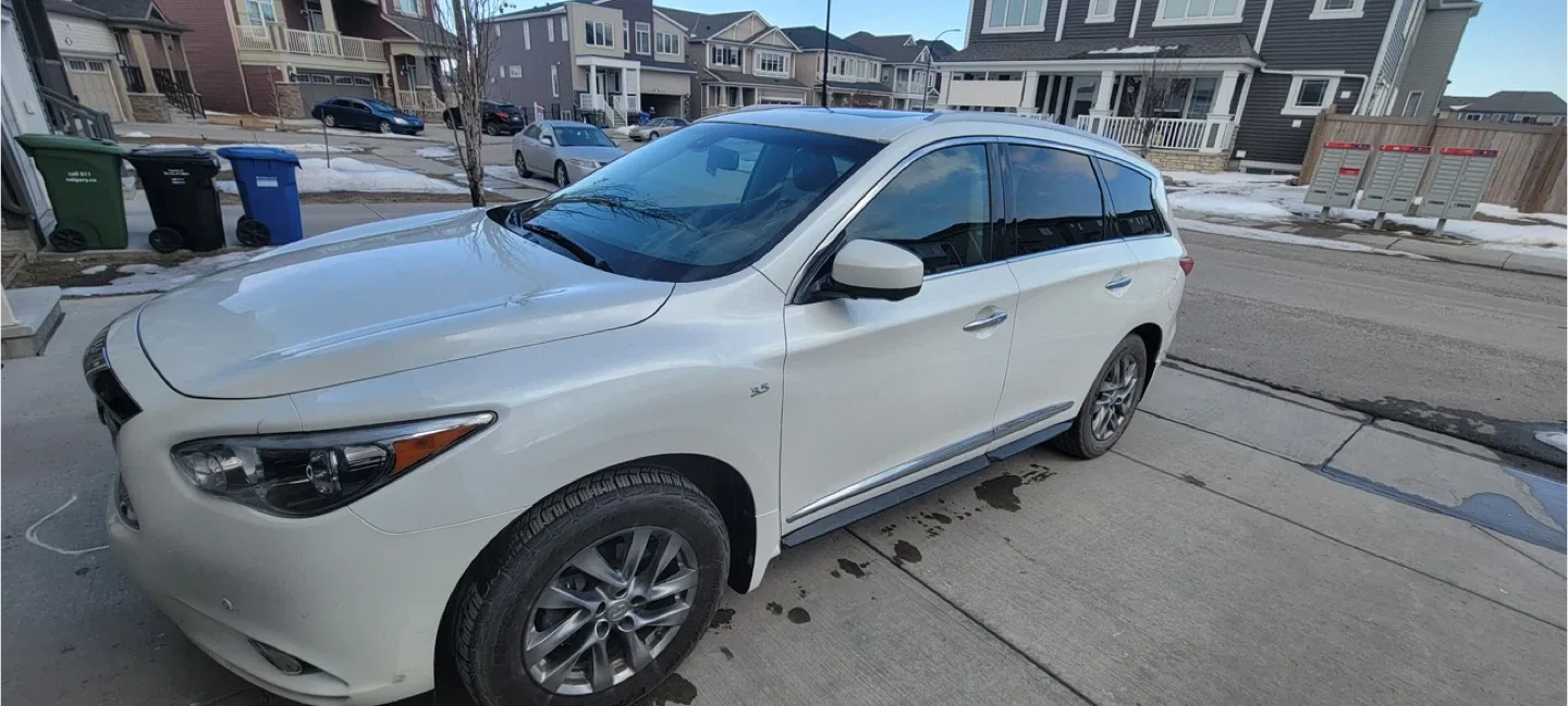 White Infiniti QX60 7 seats SUV, Active status