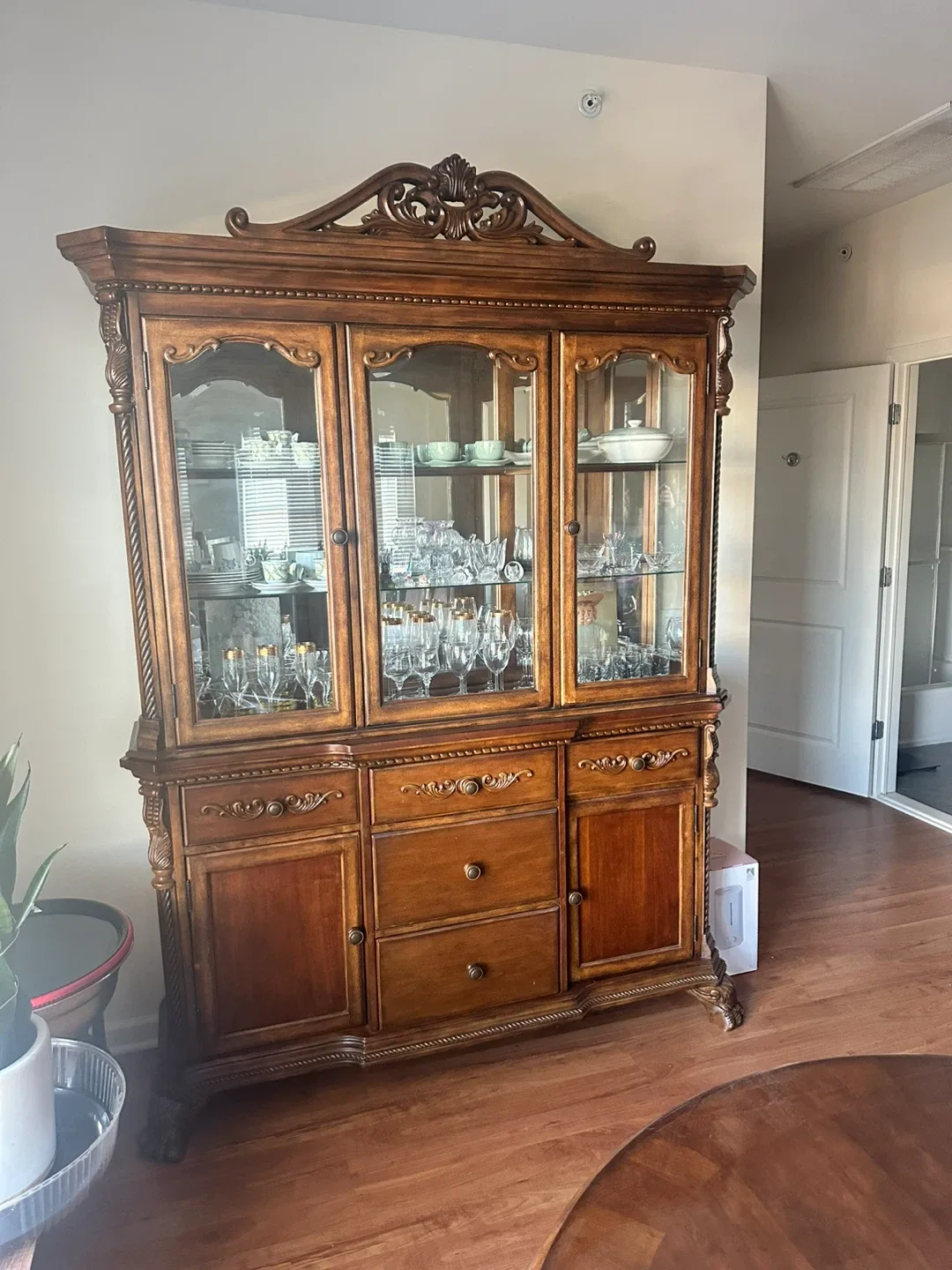 Moving Sale Furniture image indicator(2)