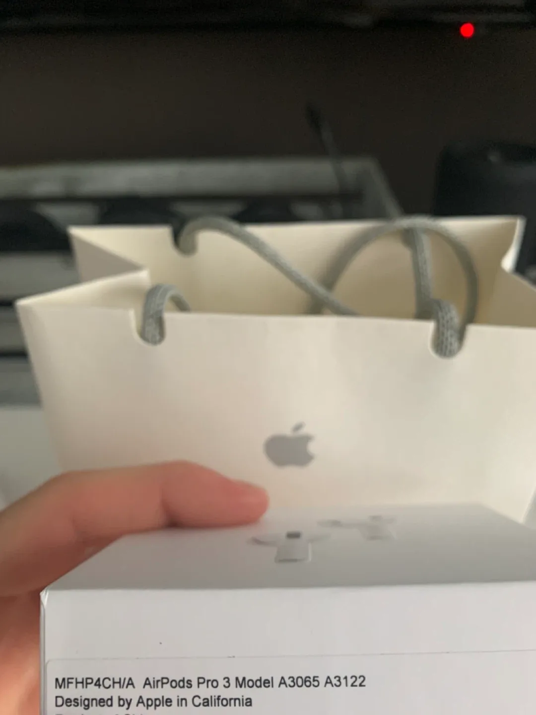 Apple AirPods Pro 3rd Gen (New) image indicator(2)