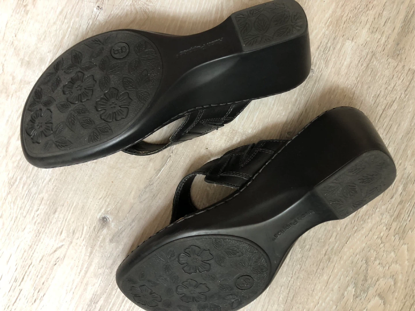DONATED/Women's Shoes to choose from - photo 3