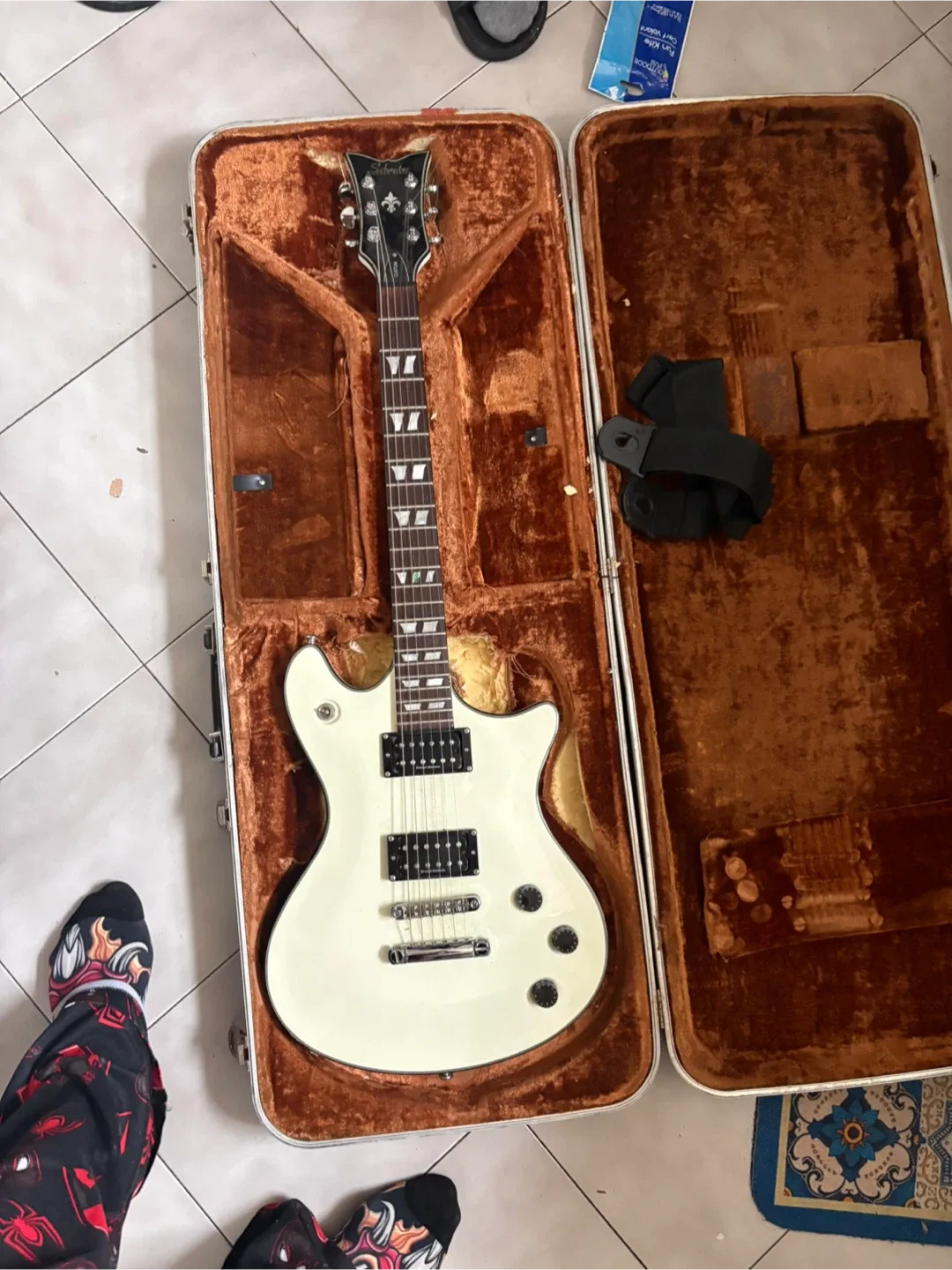 Schecter Diamond Series Custom Electric Guitar image indicator(2)