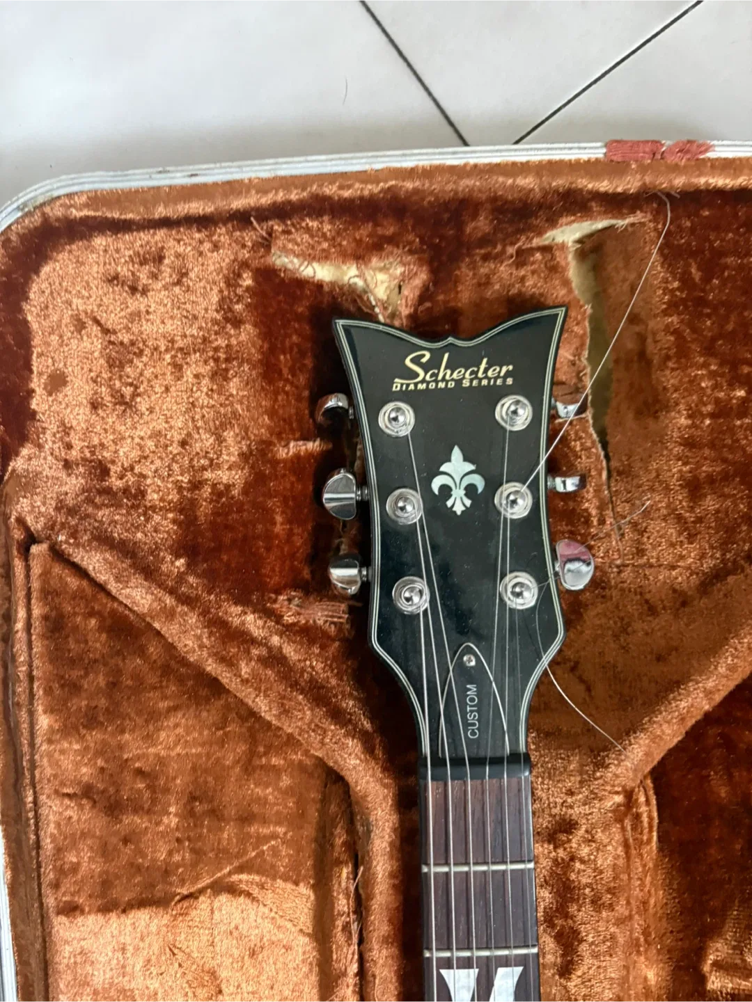 Schecter Diamond Series Custom Electric Guitar image indicator(5)