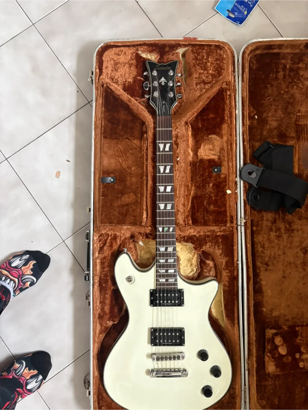 Schecter Diamond Series Custom Electric Guitar image indicator(7)