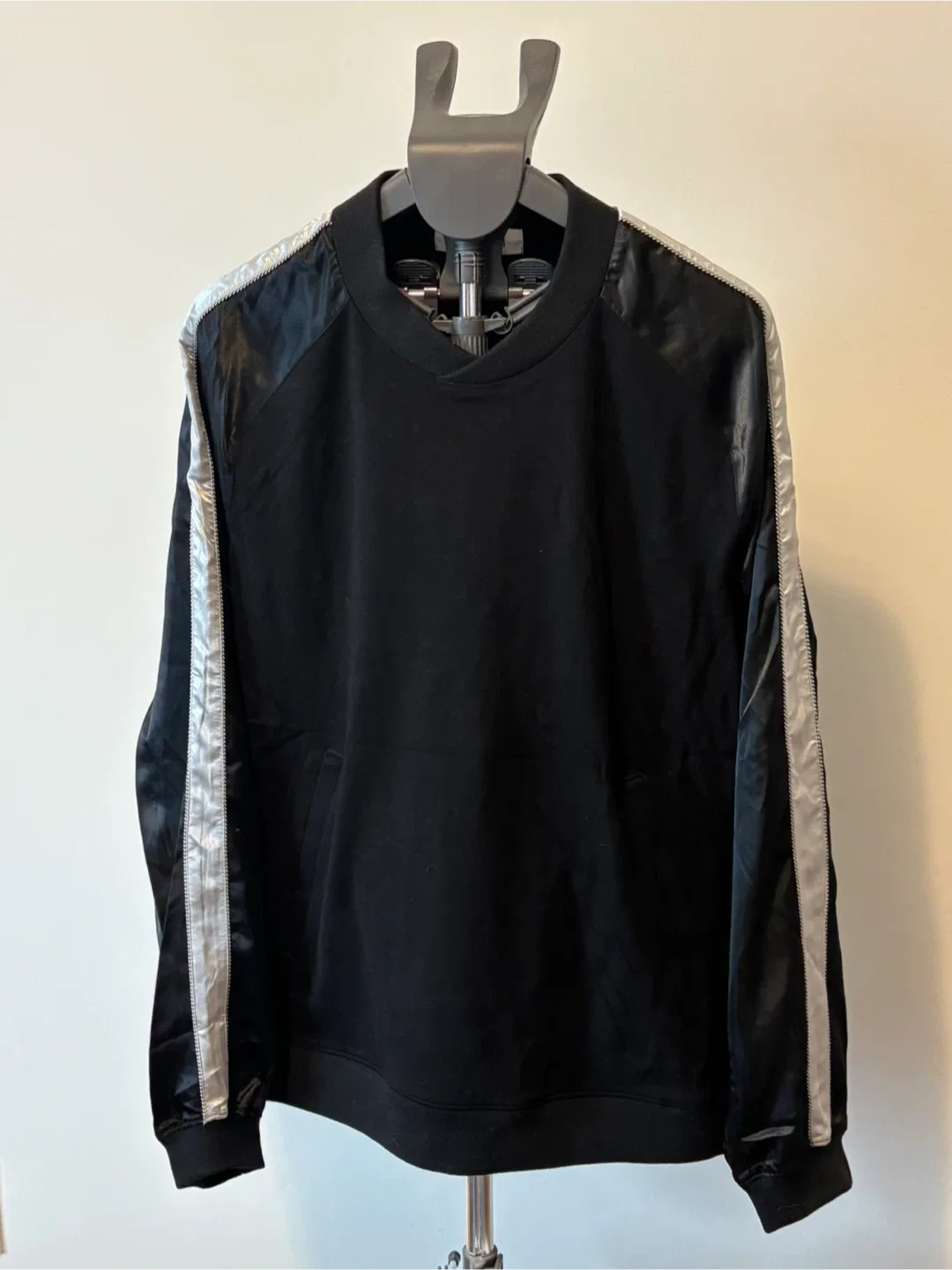 Hardess Black Sweatshirt
