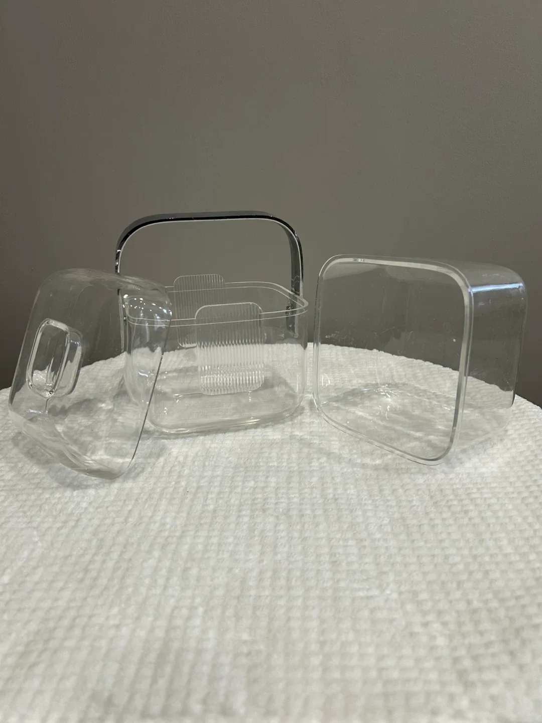 4 pc Entertaining set:  2 Glass plates/2pc Dip set/Ice Bucket image indicator(4)