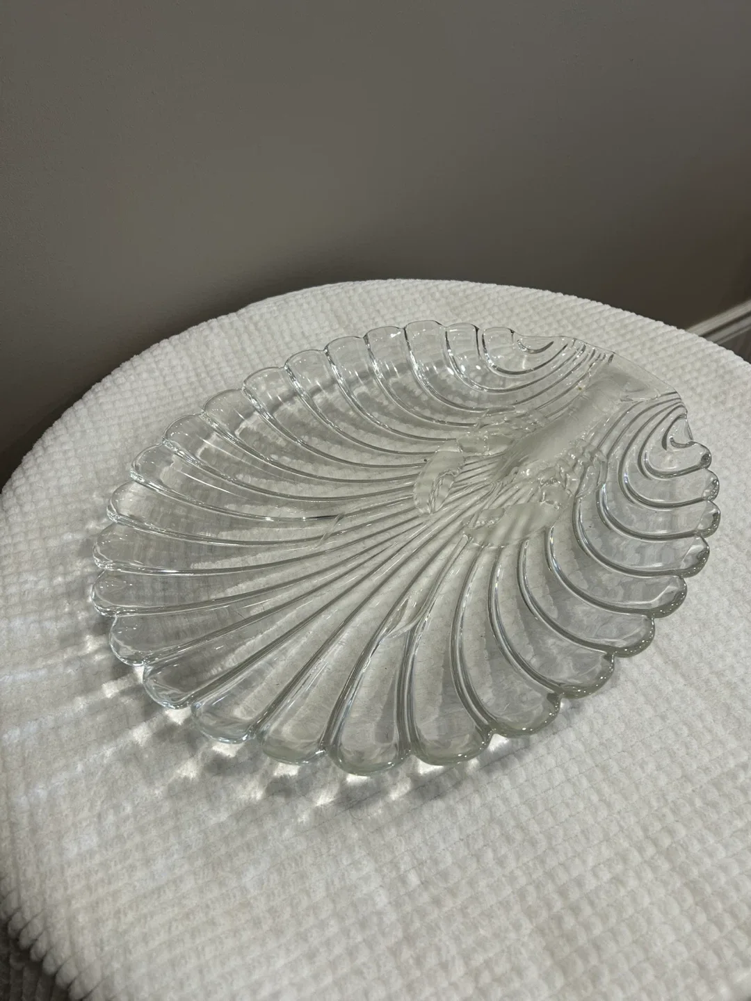 4 pc Entertaining set:  2 Glass plates/2pc Dip set/Ice Bucket image indicator(2)