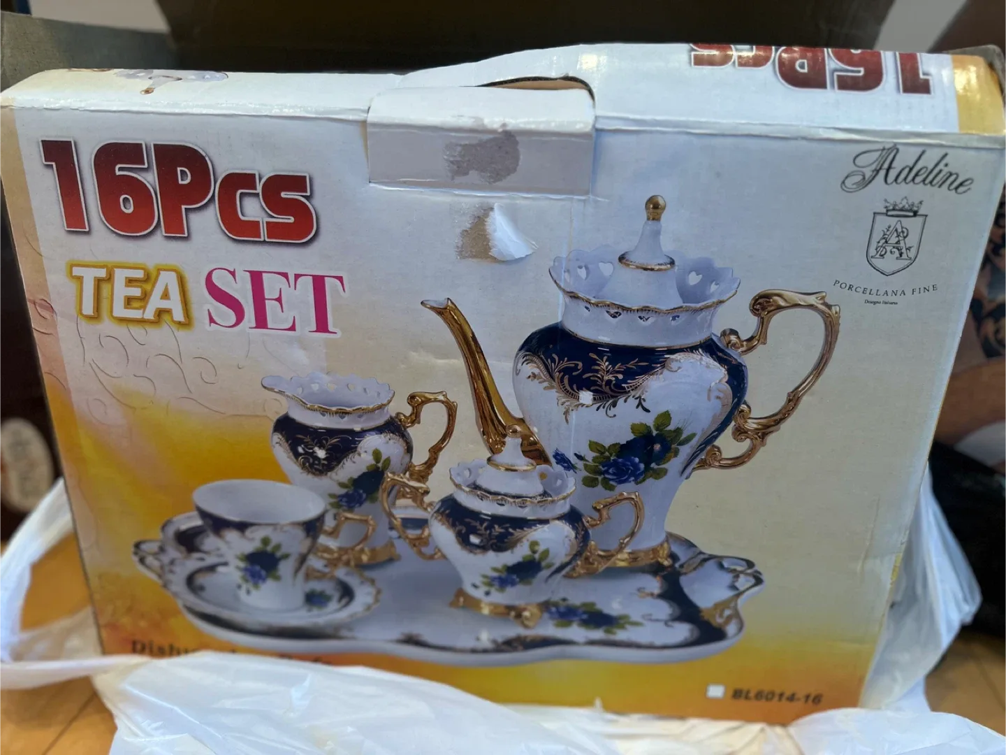 Adeline 16-Piece Fine Porcelain Tea Set