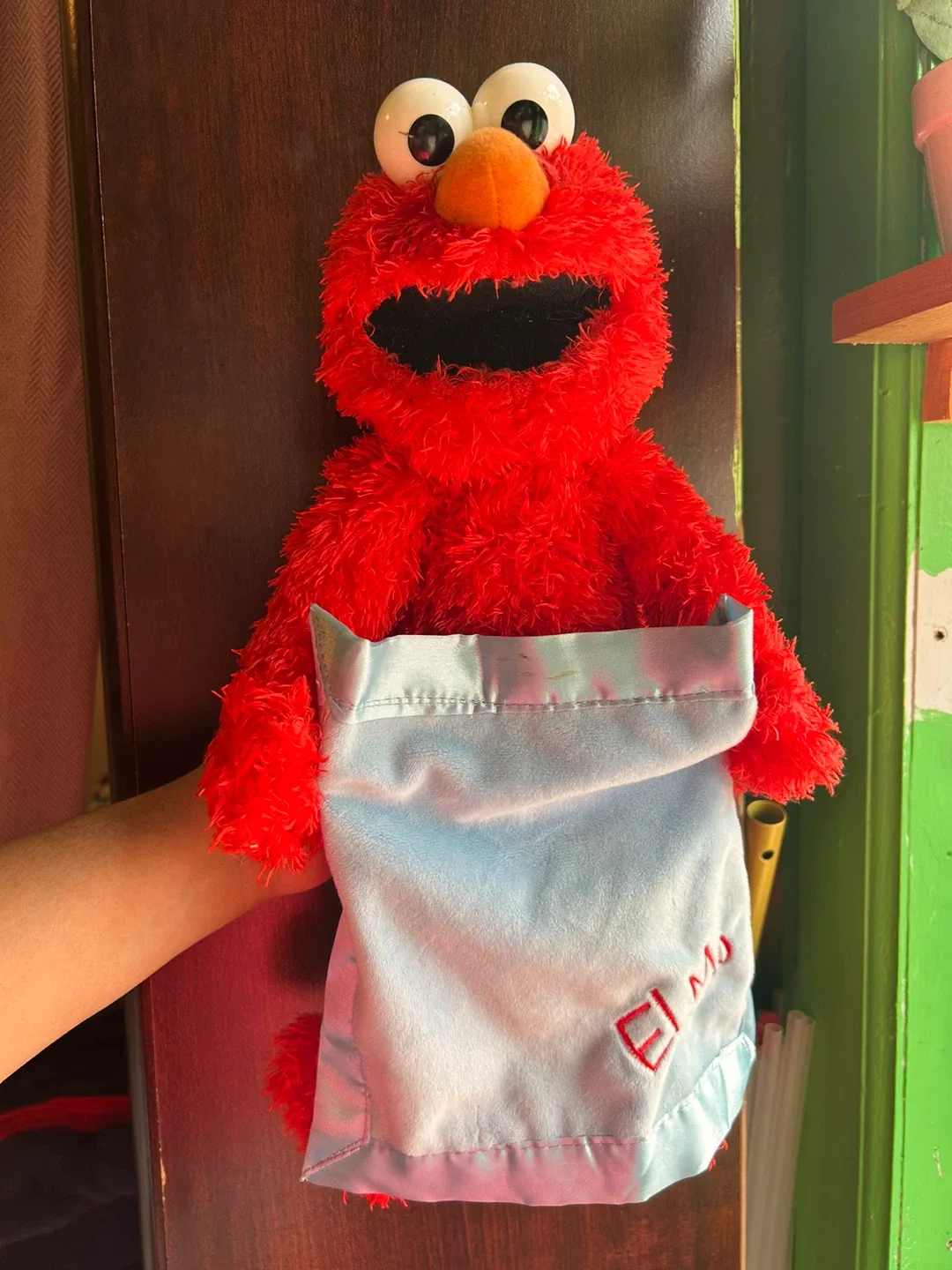 Peek a book Elmo talks
